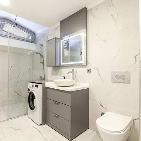 Fully Furnished Flat With Balcony In Sisli *